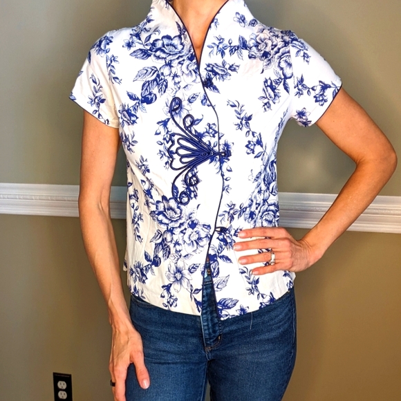 Miniye Short-Sleeve Mandarin Floral Blouse - Picture 1 of 14